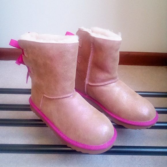 UGG Kids Bailey Water Resistant Shearling Boot NEW - Picture 6 of 7